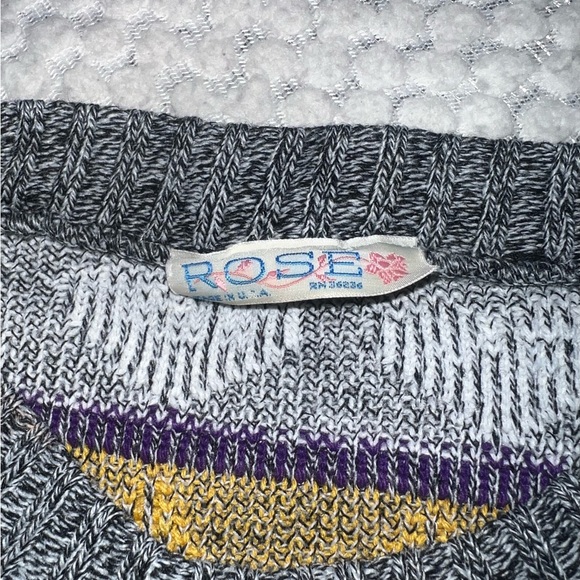 Vintage Dancing Elephants Sweater - Picture 6 of 6